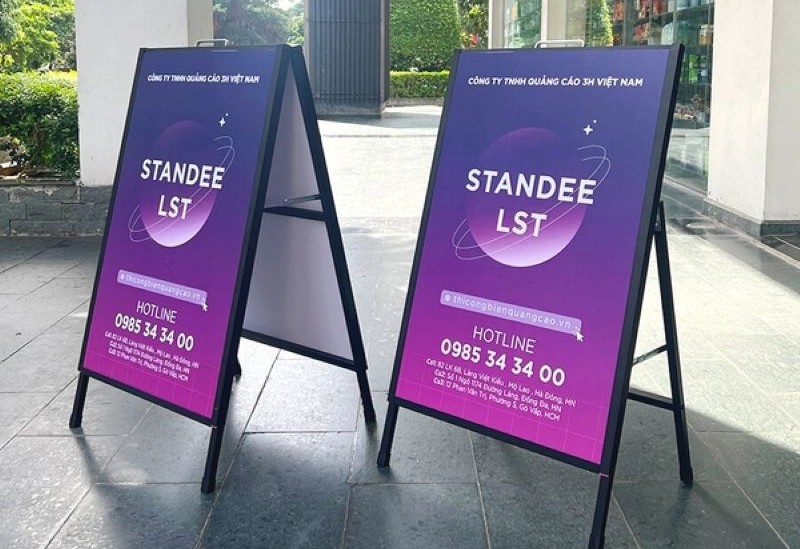 Standee ngoài trời